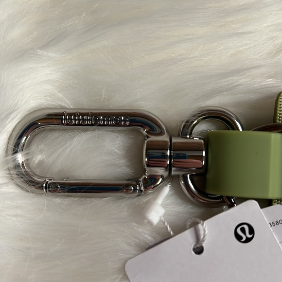 LULULEMON | Never Lost Keychain - Picture 5 of 7